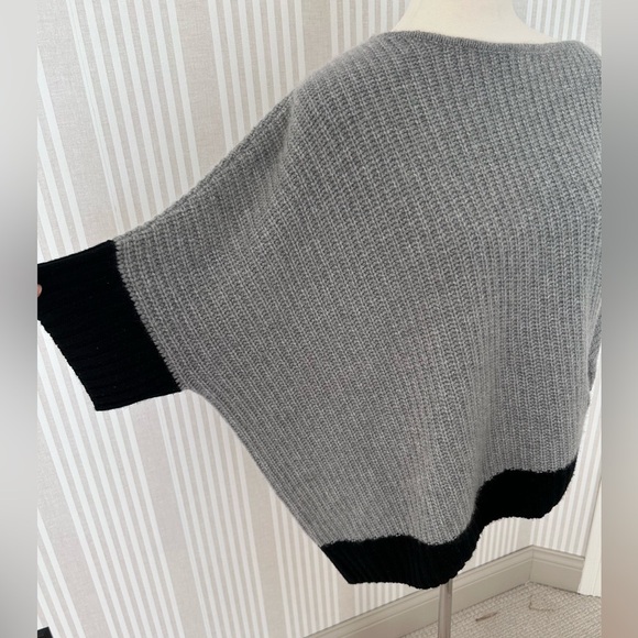 St. John Sport 100% Cashmere Asymmetrical Sweater Gray/Black Women’s Sz Small - Picture 2 of 8